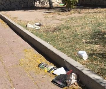 Cochinero y abandono; reportan descuido en parque y escuela Leona Vicario