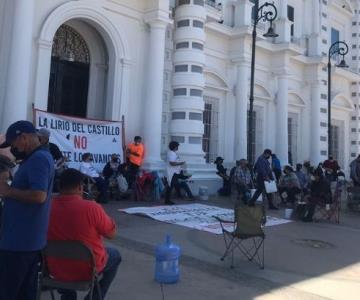 Concesionarios del transporte urbano cierran calles en manifestación