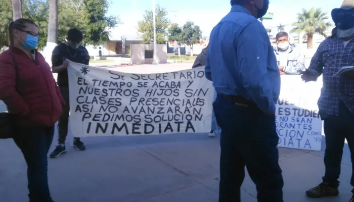 Se comprometen a rehabilitar Secundaria No. 9 tras manifestación en la SEC