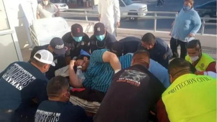 Hombre con más de 250 kg de peso es trasladado al hospital