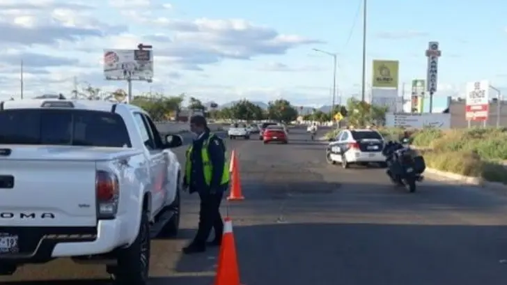 Danos 100 bolas y todo bien, denuncian que policías instalan retenes para pedir mochada