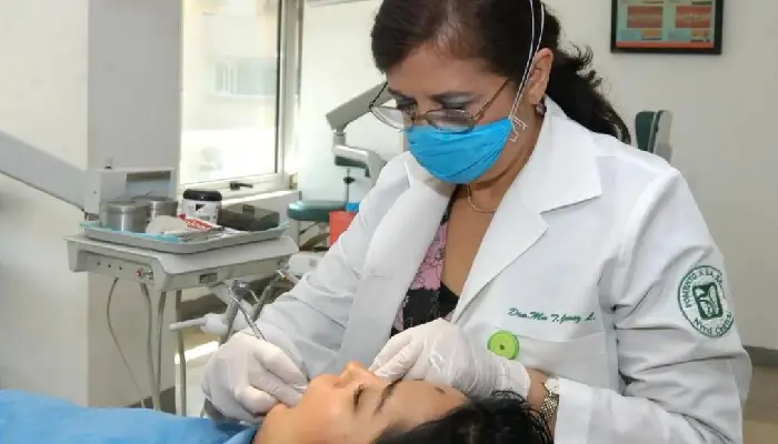 Mujeres embarazadas deben cuidar salud bucal para evitar problemas en el parto