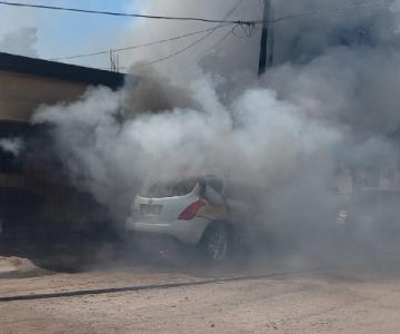 Perdida total resultó un vehículo incendiado en Navojoa