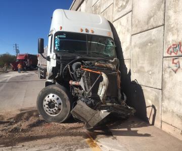 Guaymas: Choque entre colosos deja cuantiosos daños