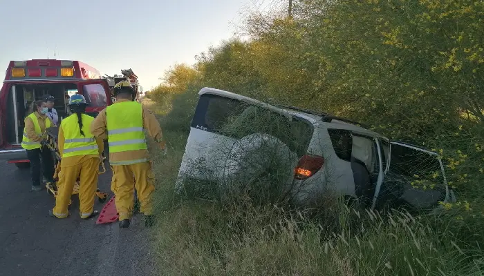 Adulto mayor pierde el control y provoca accidente en carretera Navojoa-Huatabampo