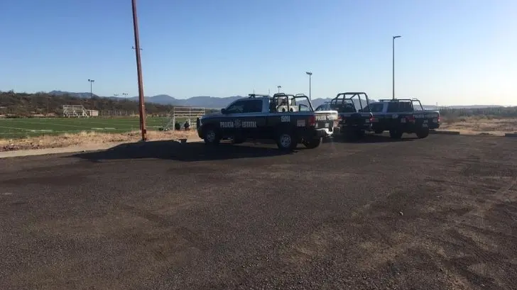 Lo dejan herido y atado en un campo de futbol en Guaymas