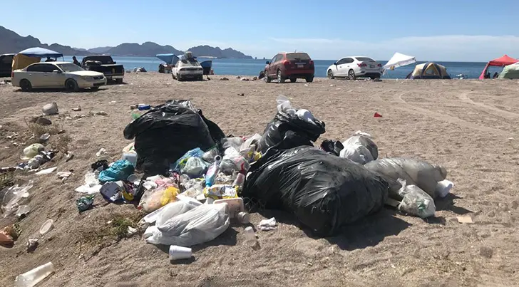 San Carlos; continúan limpiando la basura que dejó la Semana Santa