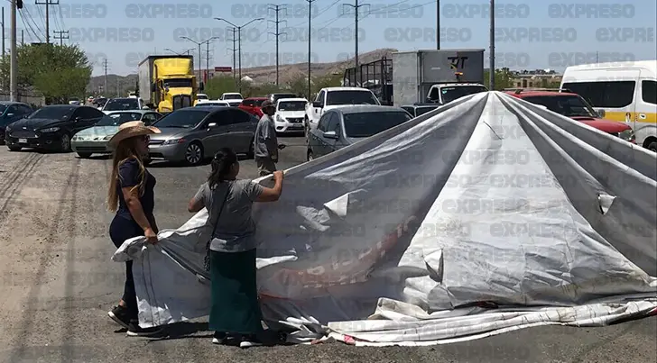 Vecinos de la Invasión Guayacán cierran calles tras corte de luz por conexiones irregulares