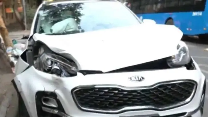 Choque entre camioneta y trolebús deja siete personas lesionadas