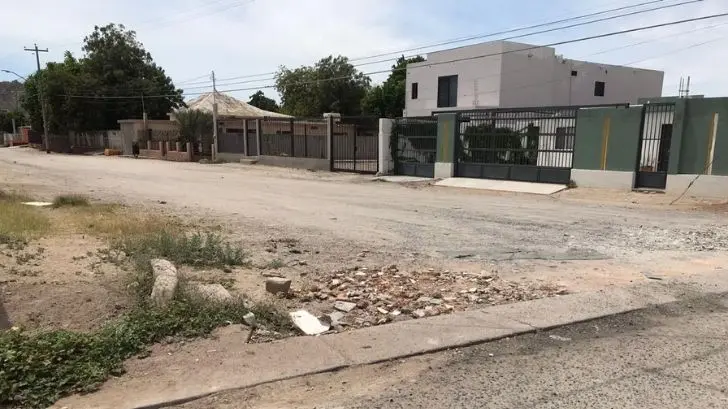 Vecinos de la colonia Y Griega denuncian suciedad y abandono