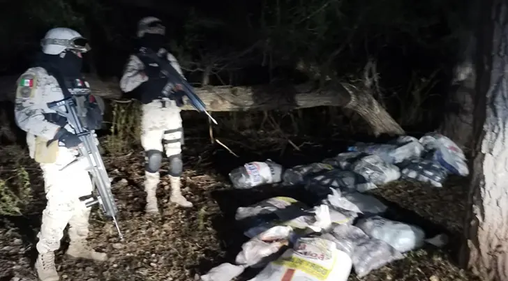 Militares aseguran casi 400 kilogramos de droga en Nogales
