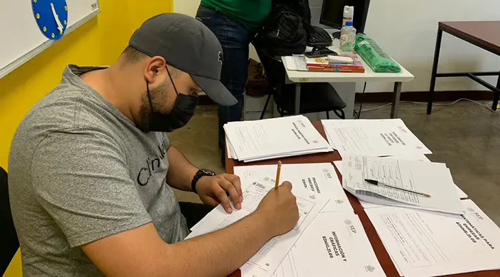 Nogales: Imparten clases para que las personas concluyan sus estudios básicos