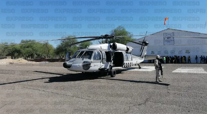 Cae ayuda del cielo a brigadistas del incendio en la Sierra de Álamos