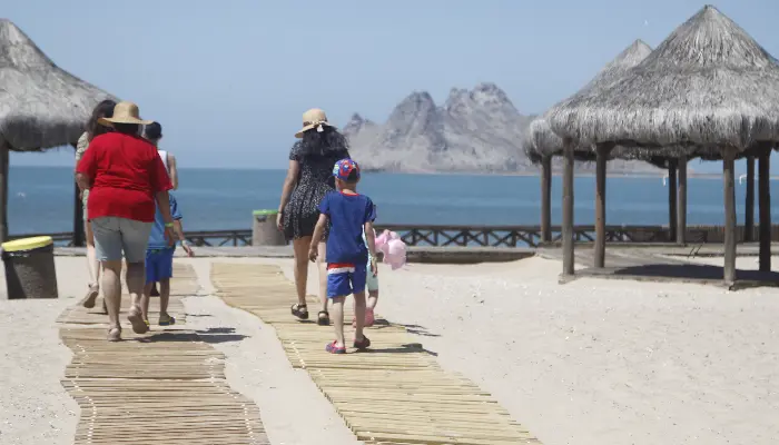 Familias visitan Kino Mágico tras su reapertura