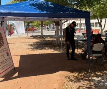 Sindicato de Bomberos de Hermosillo hace plantón frente a Palacio Municipal