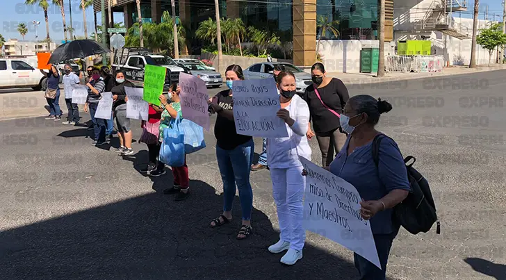 Padres de la escuela primaria Leona Vicario exigen el regreso de sus hijos a las aulas