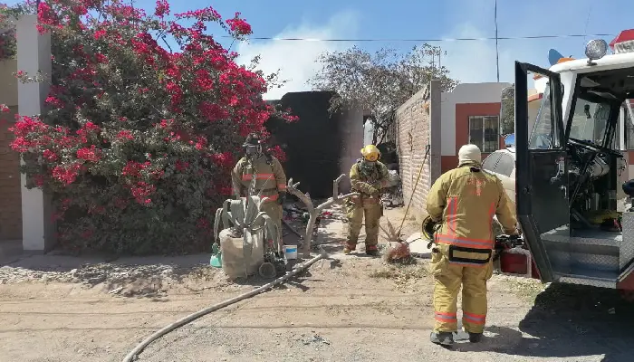 Navojoa: Por incinerar basura, incendia su domicilio