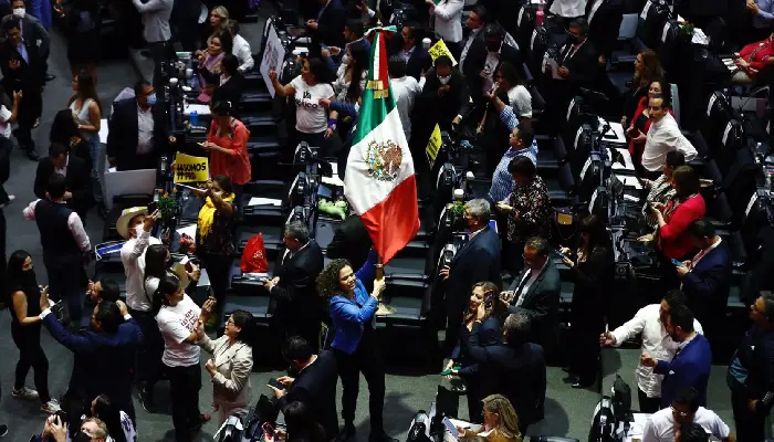 Histórico revés a Morena; Oposición rechaza Reforma Eléctrica de AMLO