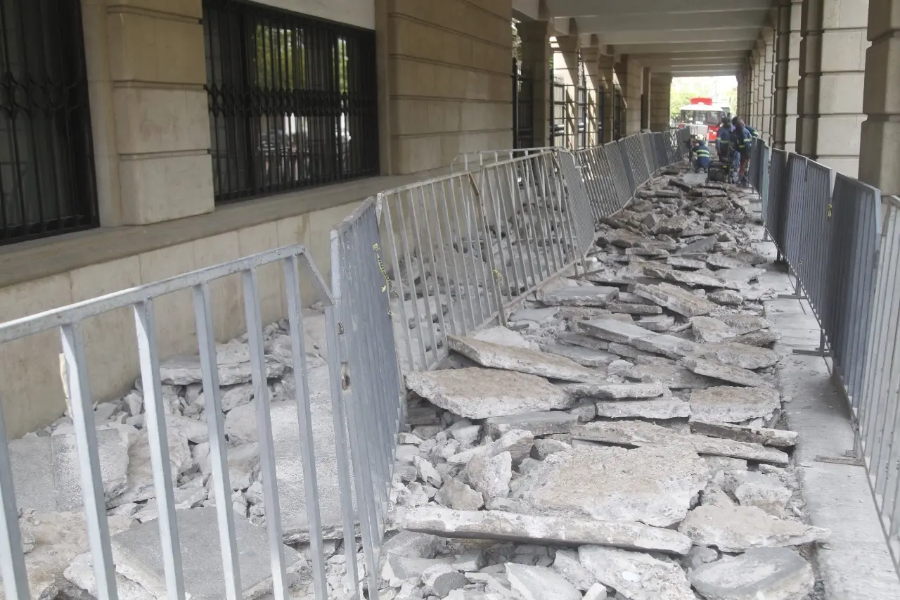 Aprovechan vacaciones para hacer reparaciones en Palacio Municipal