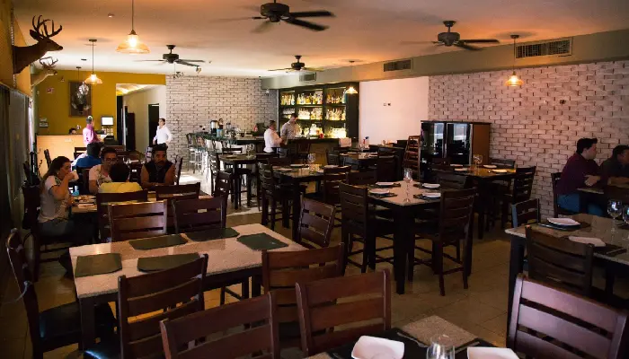 Restauranteros se preparan para San Valentín y el Super Bowl