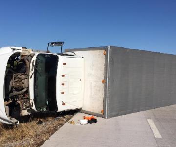 Vuelca tráiler en el tramo Empalme-Obregón