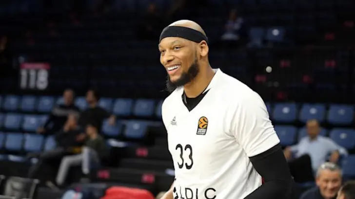 Exjugador de la NBA muere en un tiroteo en Florida