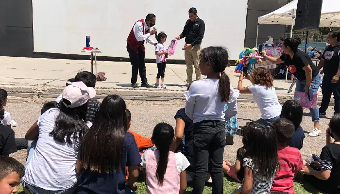 Alberto y Jazmín ayudan a pasar un Día del Niño inolvidable