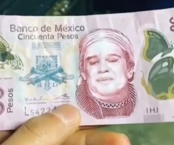 ¡Estafado! Joven recibe un billete de 50 con la cara de Juan Gabriel