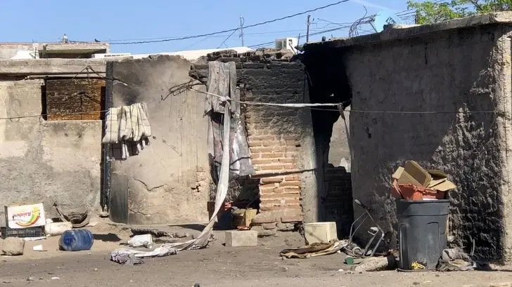 Sofocan incendio en casa abandonada de la colonia Choyal