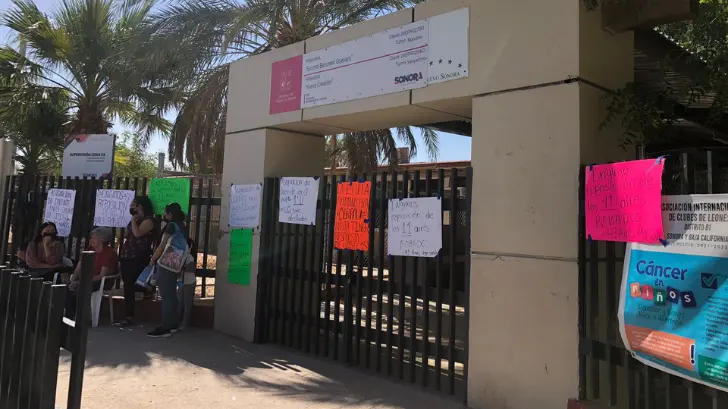 Vamos a cerrar el Progreso, advierten padres de familia de la escuela Socorro Berumen