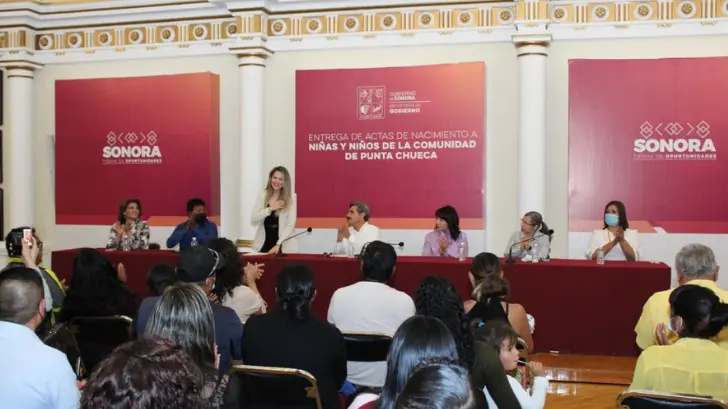 Entregan actas de nacimiento a 16 menores de la comunidad Comcaac
