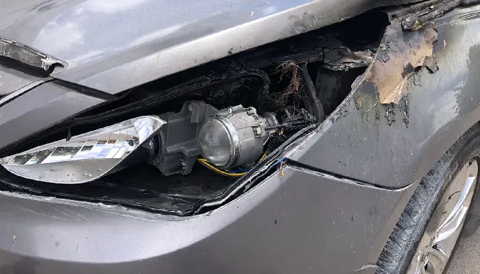 Incendio en un coche es controlado por vecinos de la colonia Pimentel