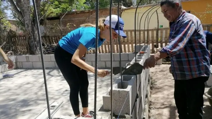 Estudiantes del TEC ofrecen techo a familias vulnerables de Navojoa