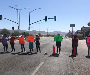 Cierran el bulevar Juan Bautista Escalante; exigen aires acondicionados para la escuela