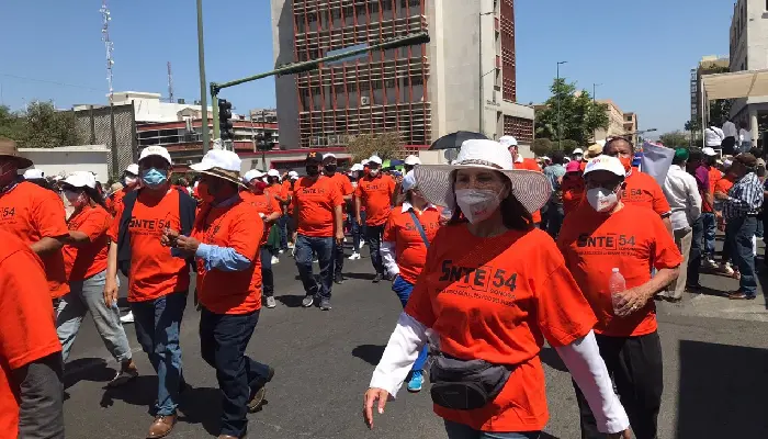 SNTE 54 pide mejoras en la SS en la marcha del Día del Trabajo