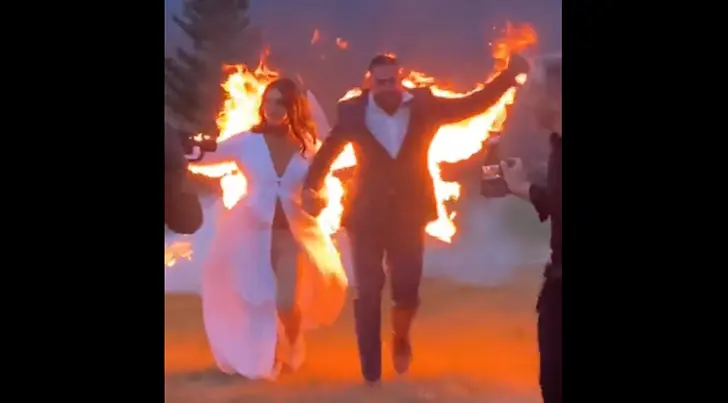 ¡Amor ardiente! Pareja de novios se prende fuego en plena boda