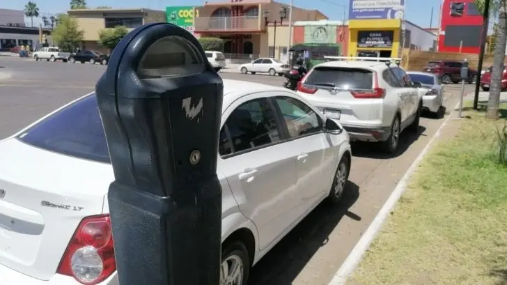 Reportan infracciones por parquímetros tragamonedas