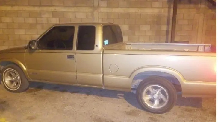 Compran auto con reporte de robo por Facebook y son detenidos
