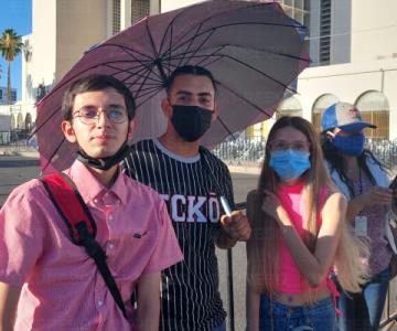 Desde el medio día, Mario, Brandon y Amairani esperan por ver a Christian Nodal