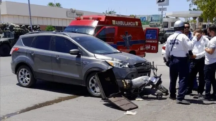 Navojoa: conductor se pasa alto y atropella a repartidor de comida