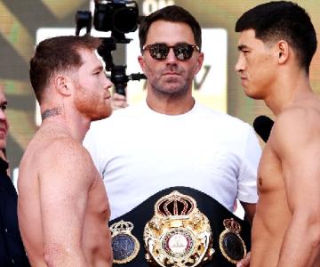 Saúl Canelo Álvarez vence a la báscula; todo listo para el combate contra Bivol