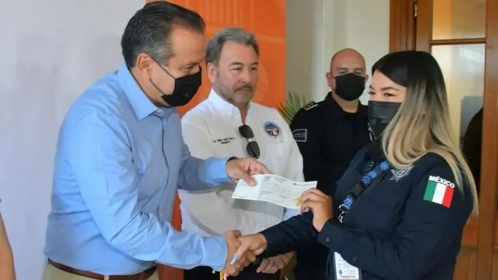 Policías Municipales reciben estímulo económico por su buen desempeño