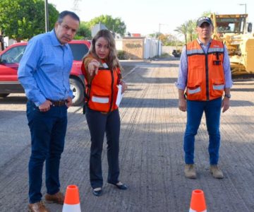 Antonio Astiazarán supervisa trabajos de recarpeteo en la calle De las Cosechas