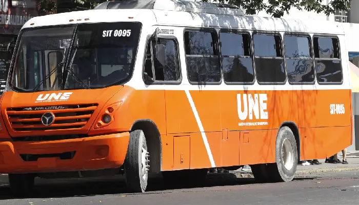 Arrestan a hombre por tocar indebidamente a mujer en el transporte urbano