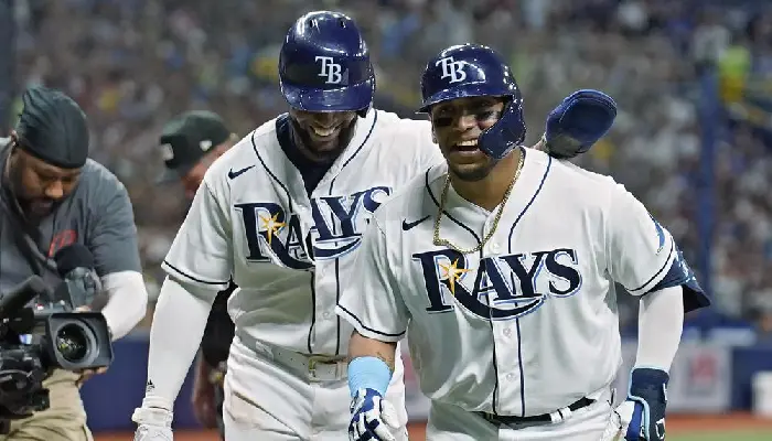 El hermosillense Isaac Paredes conectó tres cuadrangulares contra los Yanquis