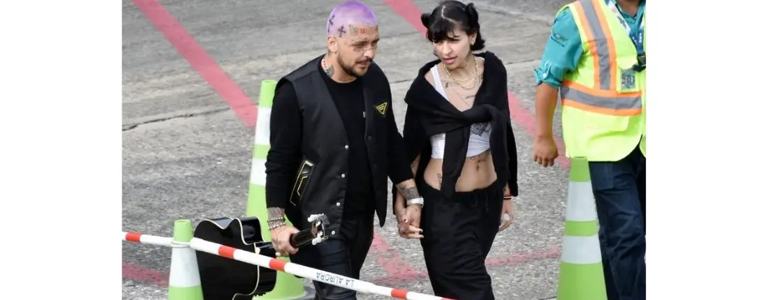 Cazzu y Christian Nodal son captados besándose