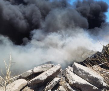 Incendio de llantas y basura provoca gran contaminación en Nogales