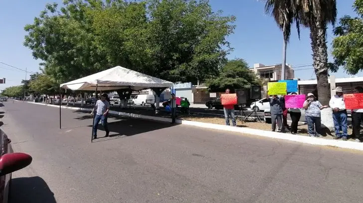 Protestan concesionarios frente a oficinas de Transporte en Navojoa