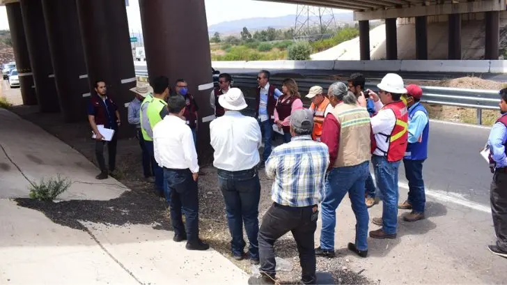 Recorren obra de construcción del Periférico Oriente
