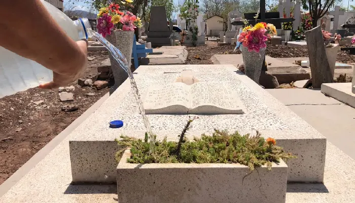 Panteón del Carmen sufre falta de agua en el Día del Padre